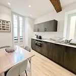Le Close: 4 Prs Standing - Vieille Apartment